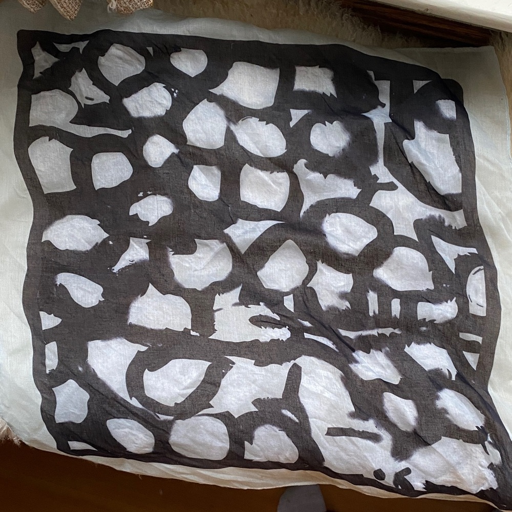 Abstract Patterned Scarf - Picture 2 of 3